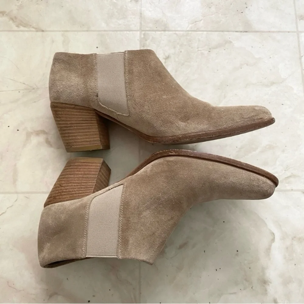 $350 Vince Made in Italy Hamilton Tan Suede Blocky Heel Ankle Boots Boots sz 8